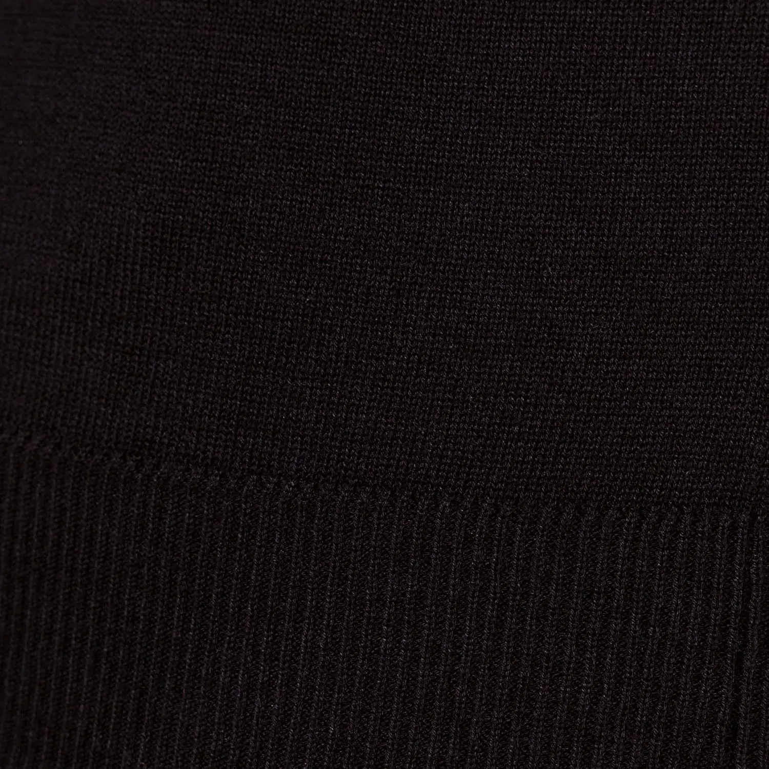 Amazon Essentials Women's Classic-Fit Lightweight Long-Sleeve V-Neck Sweater (Available in Plus Size)