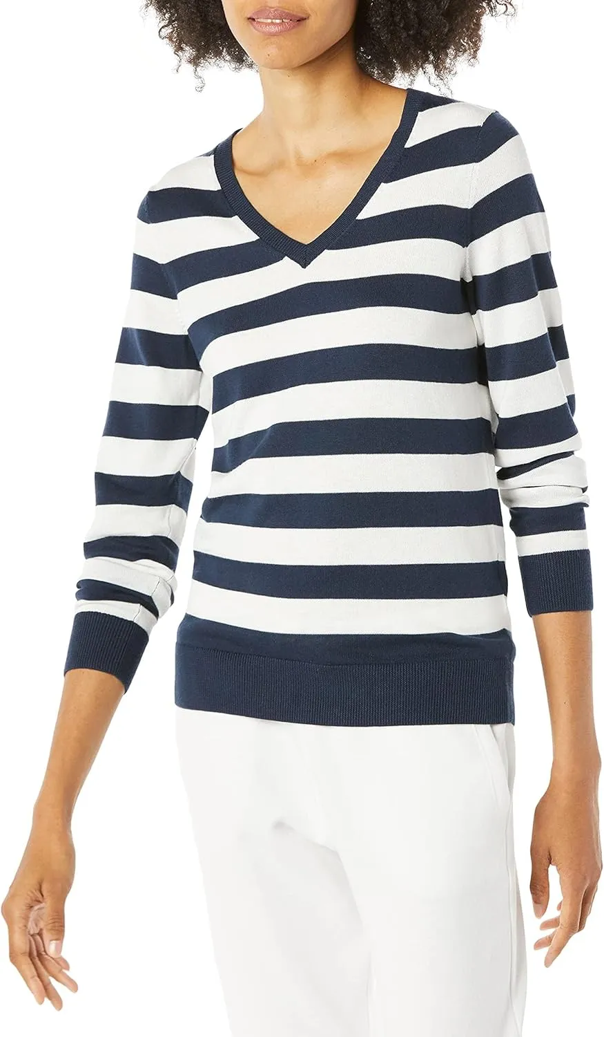 Amazon Essentials Women's Classic-Fit Lightweight Long-Sleeve V-Neck Sweater (Available in Plus Size)