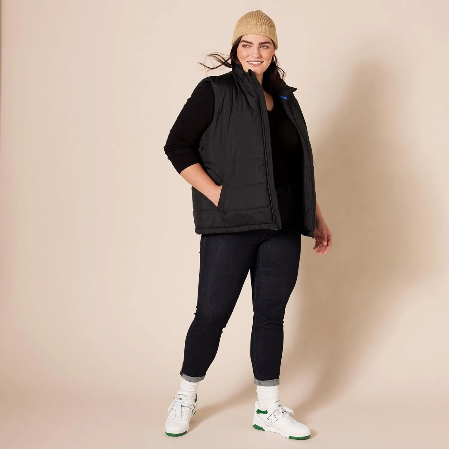 Amazon Essentials Women's Classic-Fit Lightweight Long-Sleeve V-Neck Sweater (Available in Plus Size)
