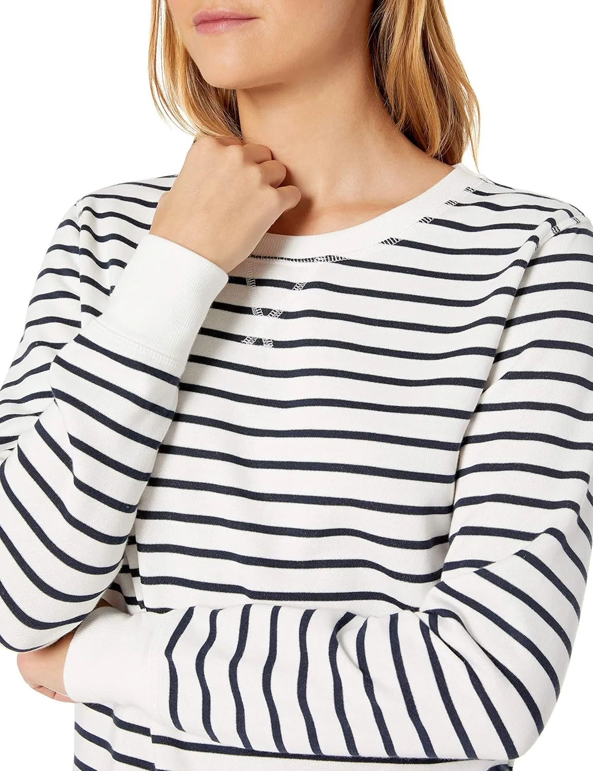 Amazon Essentials Women's Fleece Crewneck Sweatshirt (Available in Plus Size)