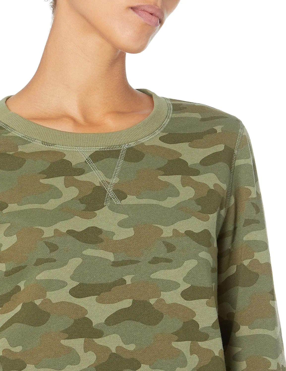 Amazon Essentials Women's Fleece Crewneck Sweatshirt (Available in Plus Size)