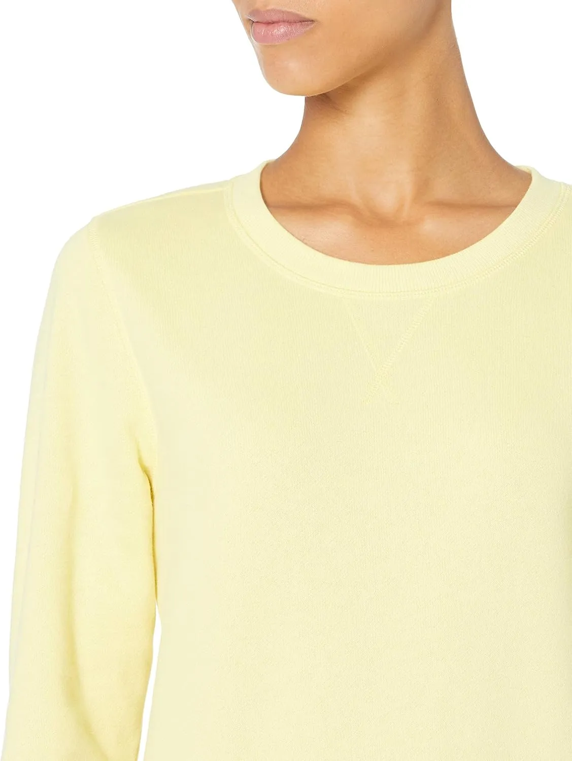 Amazon Essentials Women's Fleece Crewneck Sweatshirt (Available in Plus Size)
