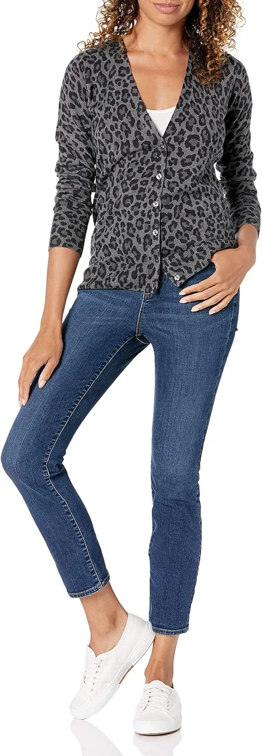 Amazon Essentials Women's Lightweight V-Neck Cardigan Sweater (Available in Plus Size)